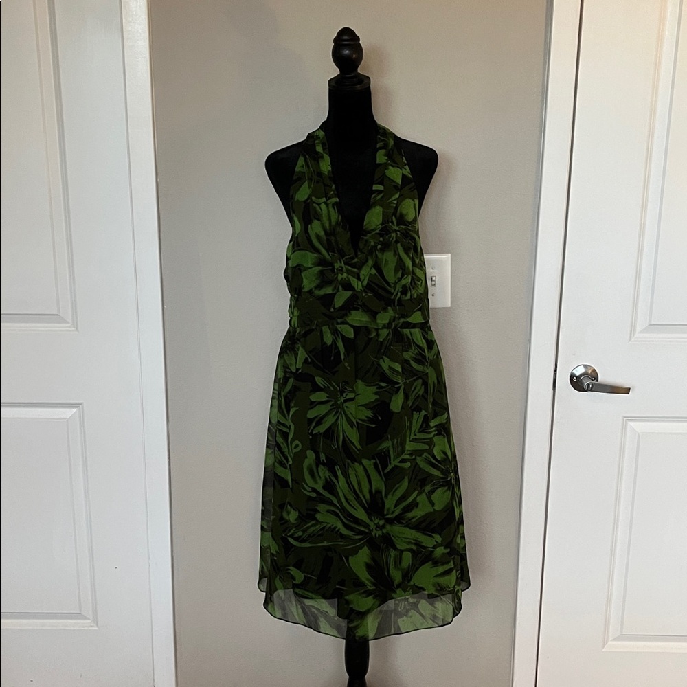 Chic Tropical Backless Dress in Green
